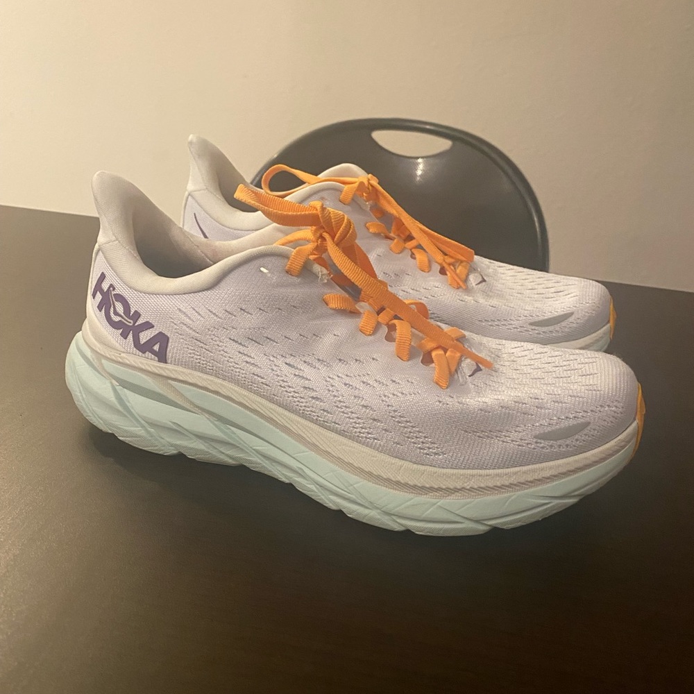 HOKA CLIFTON 8 SIZE 7 NEWISH